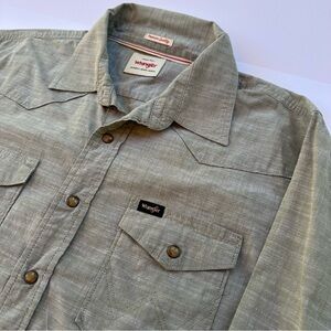 Men’s Wrangler Brand Long Sleeve Shirt 
Size Large​